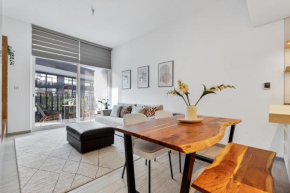 Stylish 1BR APT with Gym, Pool & Private Parking